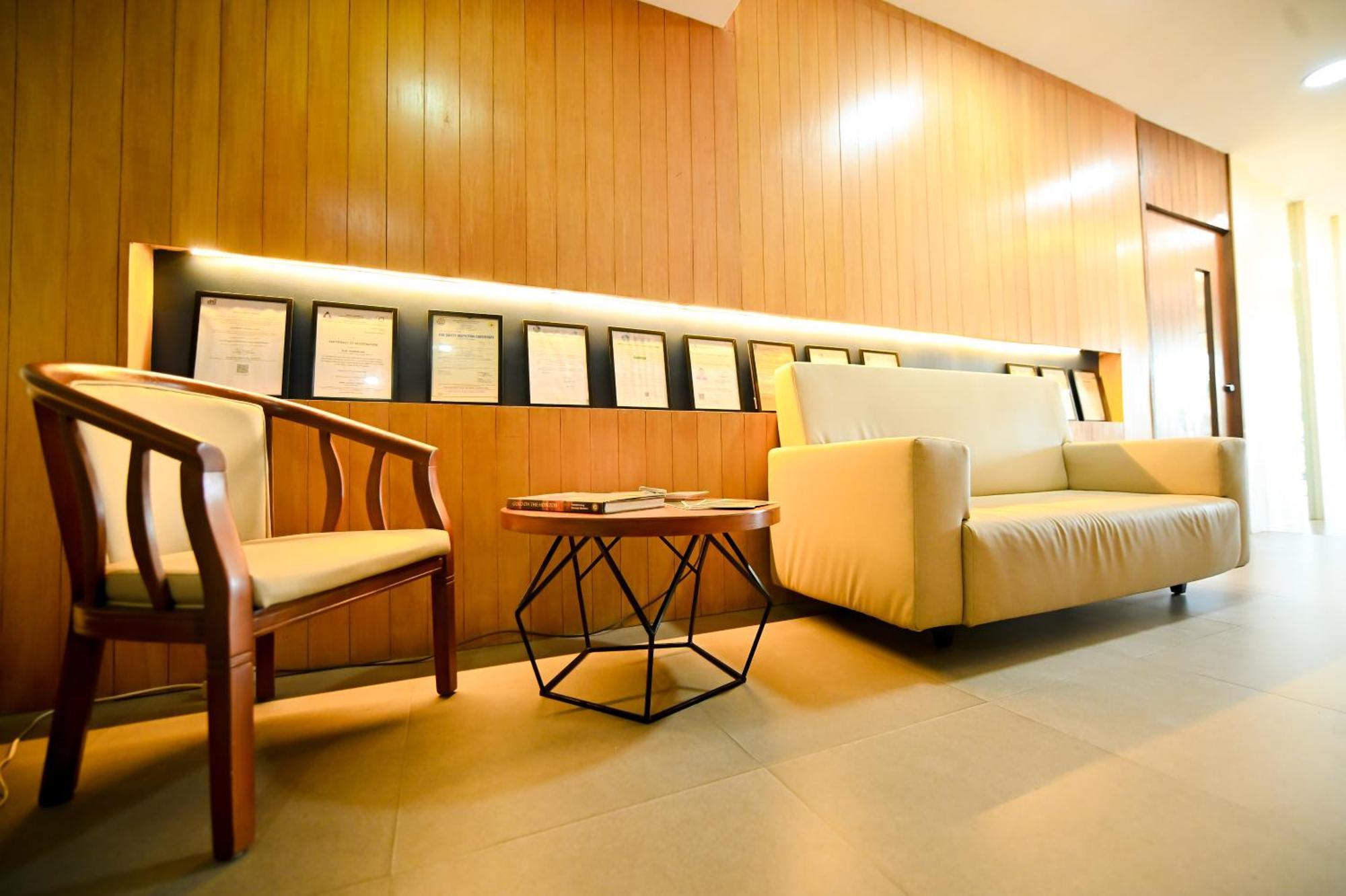 Blue Harbor Hotel Calapan Bagian luar foto